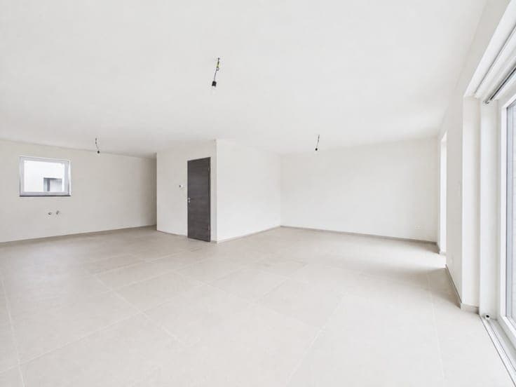 New 4-Sided 3-Bedroom House with Garden