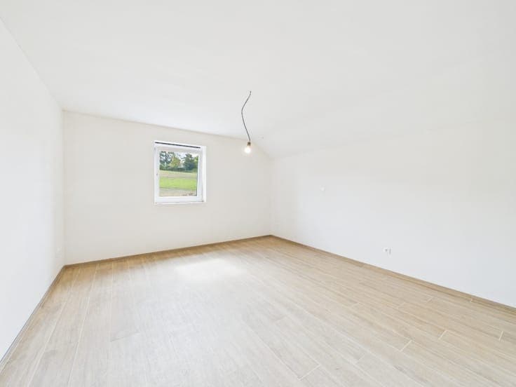New 4-Sided 3-Bedroom House with Garden
