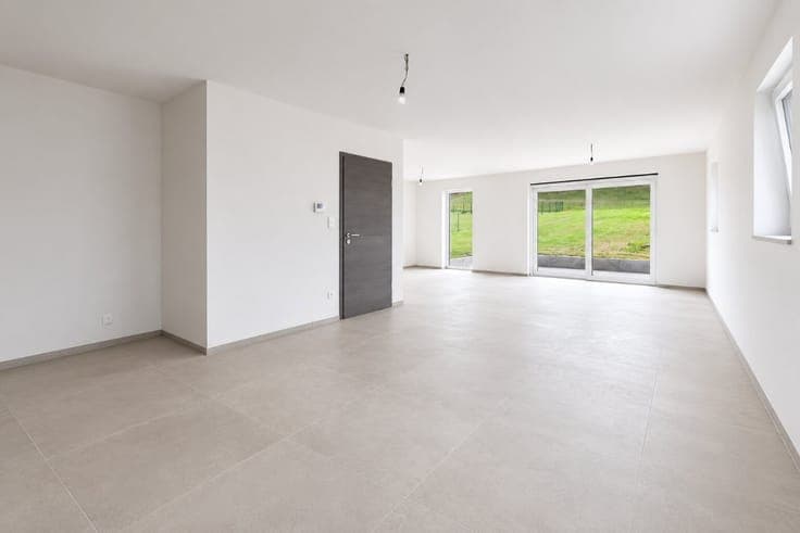 New 4-Sided 3-Bedroom House with Garden