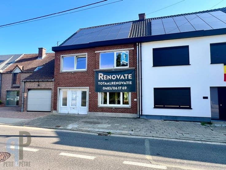 Gedeeltelijk gerenoveerde woning met 4 slaapkamers