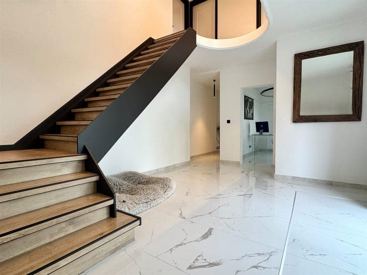 Stunning villa with high-quality finishes and modern technol