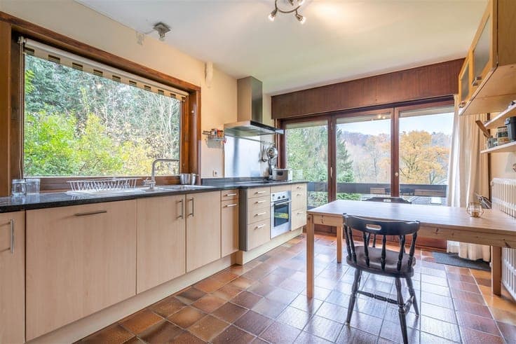 Excellently located Private practice villa of 374m2