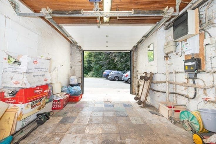 Quiet three-sided house with a garden and garage