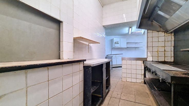 Mixed-use investment property with commercial space + 2 resi