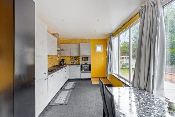 Renovated detached home near Grootlo