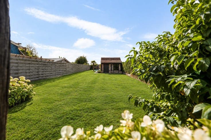 Charmante woning met 3 slpkrs, tuin en zwembad nabij cent...
