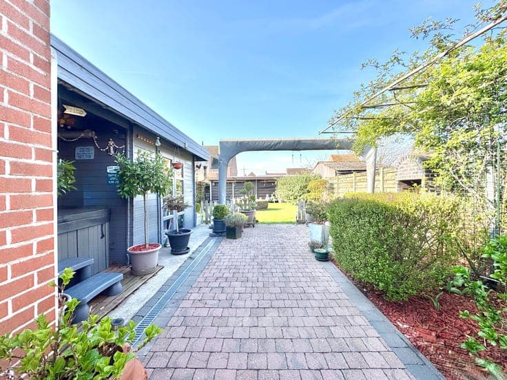 RUIME VRIJWONING | 4 KAMERS | GARAGE | TUIN | EPC 250 | 4...