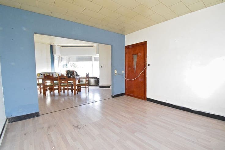 Semi-open house with 2 bedrooms in an ideal location in Mid