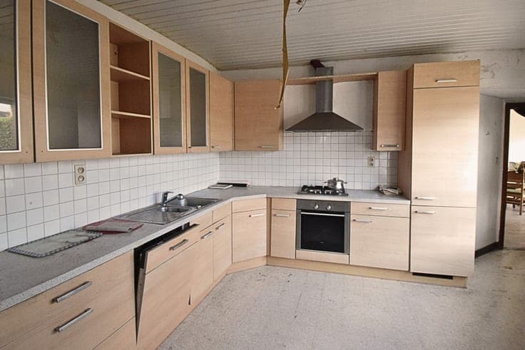 Semi-open house with 2 bedrooms in an ideal location in Mid