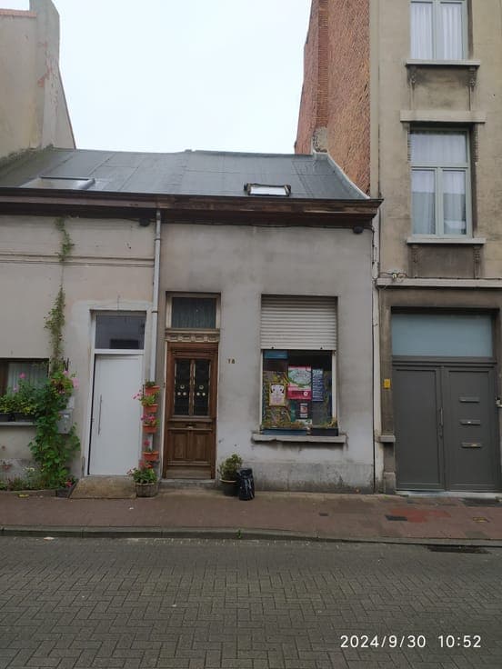 House with big atelier, garden and building permission