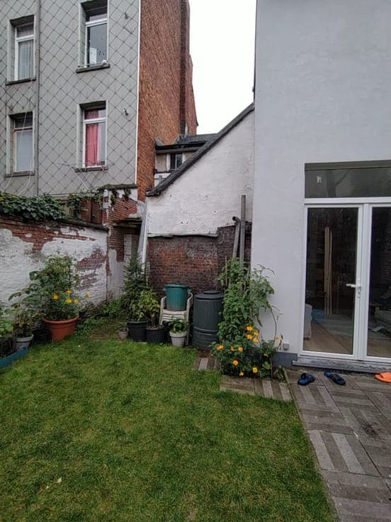 House with big atelier, garden and building permission