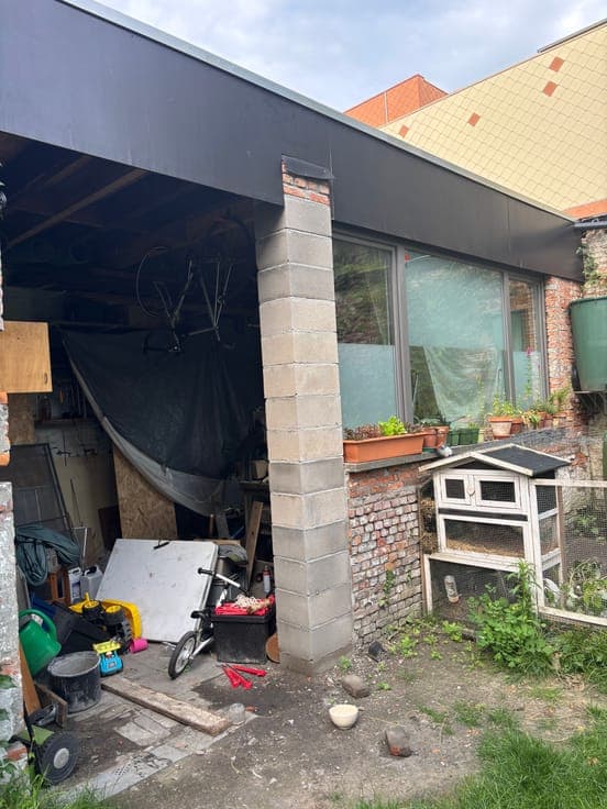 House with big atelier, garden and building permission