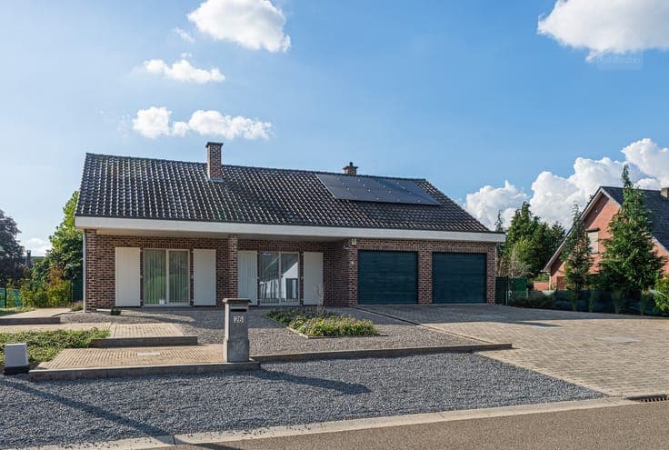 Ruime en uitstekend onderhouden gezinswoning met prachtig...