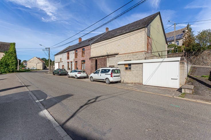 Set of two rental homes with outbuildings (workshop, barn, g
