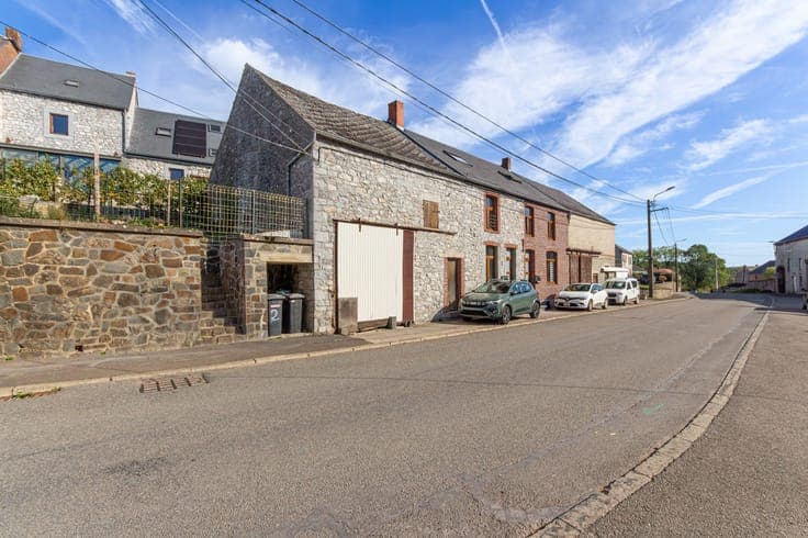 Set of two rental homes with outbuildings (workshop, barn, g
