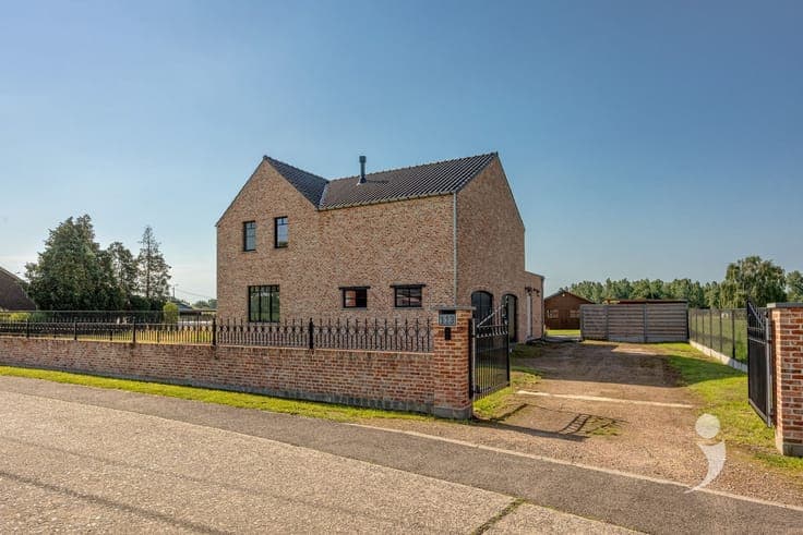 Ruime landelijke villa op een prachtig omheind perceel te We