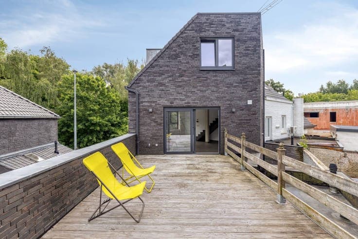 Two-storey house with 2 outdoor spaces for sale in Zwijnaard
