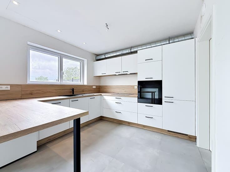 New house with a garden near the centre of Saint-Hubert