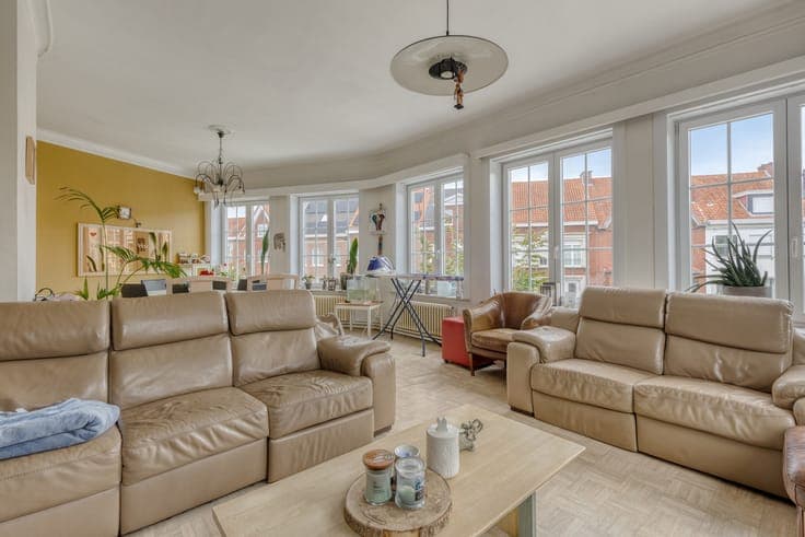 House with commercial space in the Sint-Elisabeth district i