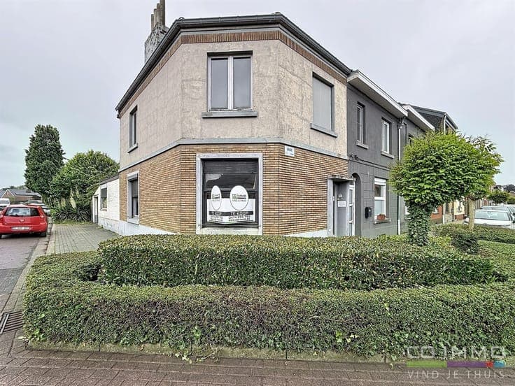 Te renoveren halfopen bebouwing, 4 slpks, garage en tuin