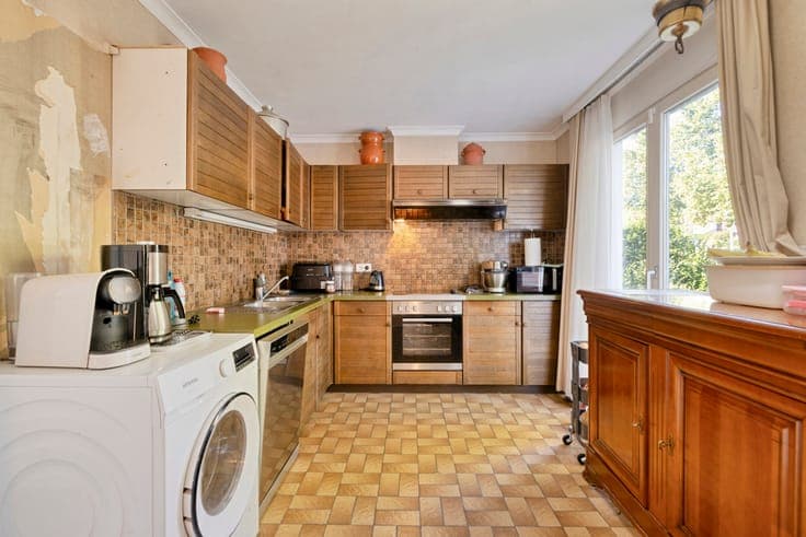3-bedroom bungalow with garden near the town centre