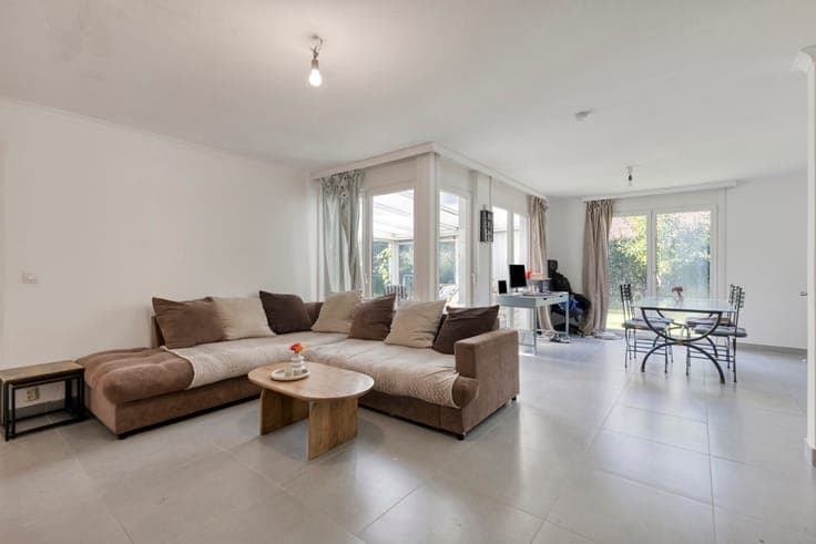3-bedroom bungalow with garden near the town centre