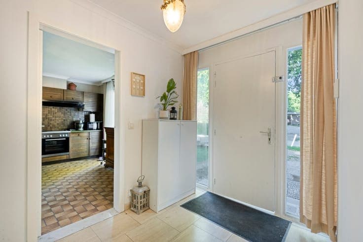 3-bedroom bungalow with garden near the town centre
