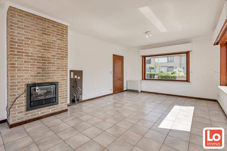 Gelijkvloerse open woning met dubbele inpandige garage en...