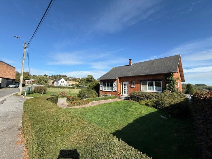 House in Lustin