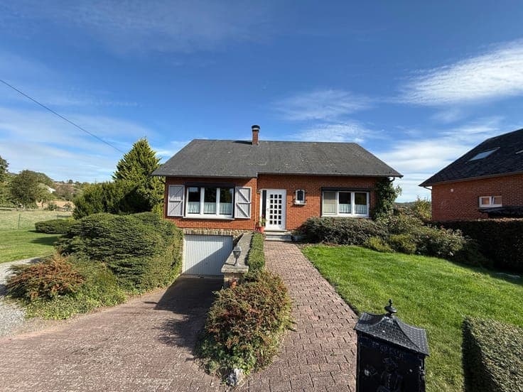 House in Lustin