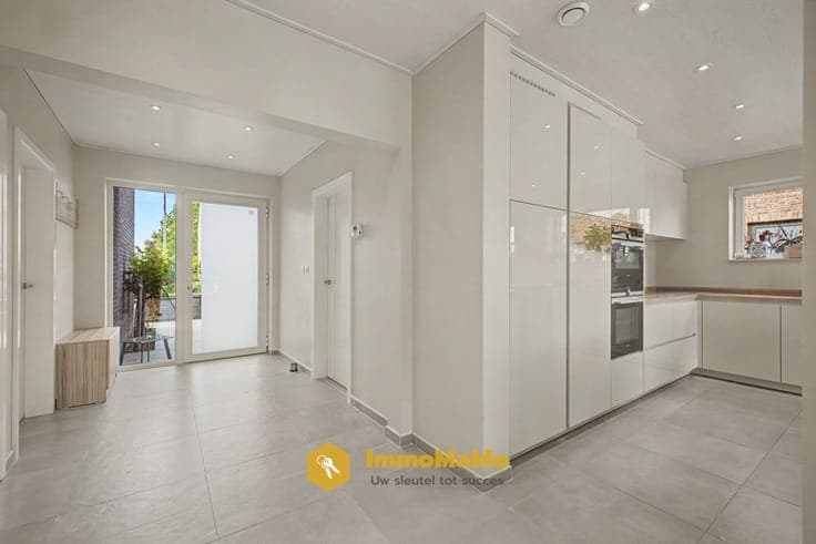 VERKOCHT - RUSTIG GELEGEN VILLA MET 3 (BAD)KAMERS TE KOOP...