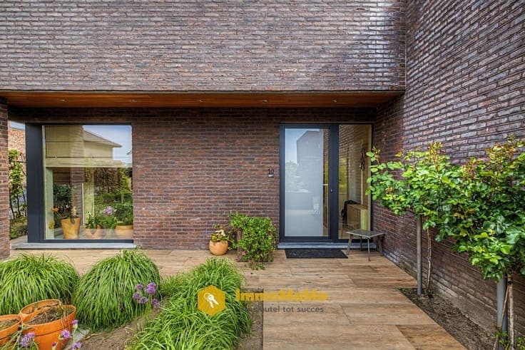 VERKOCHT - RUSTIG GELEGEN VILLA MET 3 (BAD)KAMERS TE KOOP...