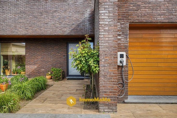 VERKOCHT - RUSTIG GELEGEN VILLA MET 3 (BAD)KAMERS TE KOOP...