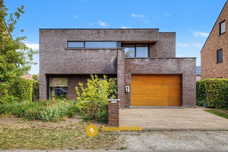 VERKOCHT - RUSTIG GELEGEN VILLA MET 3 (BAD)KAMERS TE KOOP...