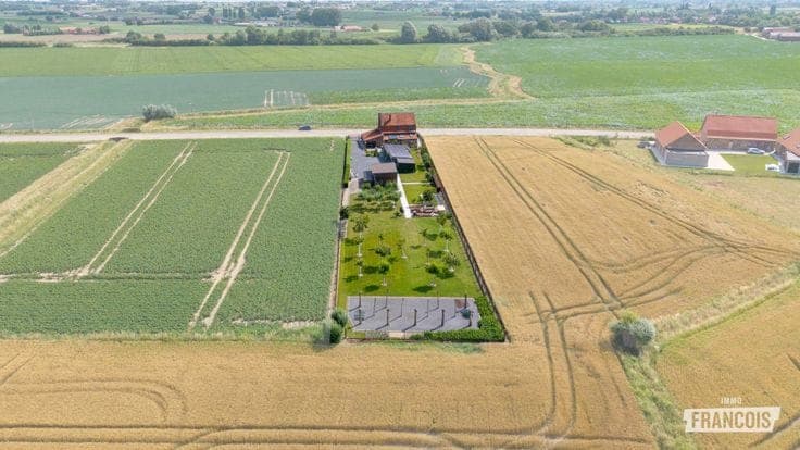 A ready-to-move-in house on a 2,620 m² plot with stunning v…