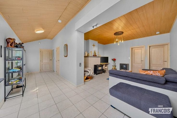 A ready-to-move-in house on a 2,620 m² plot with stunning v…