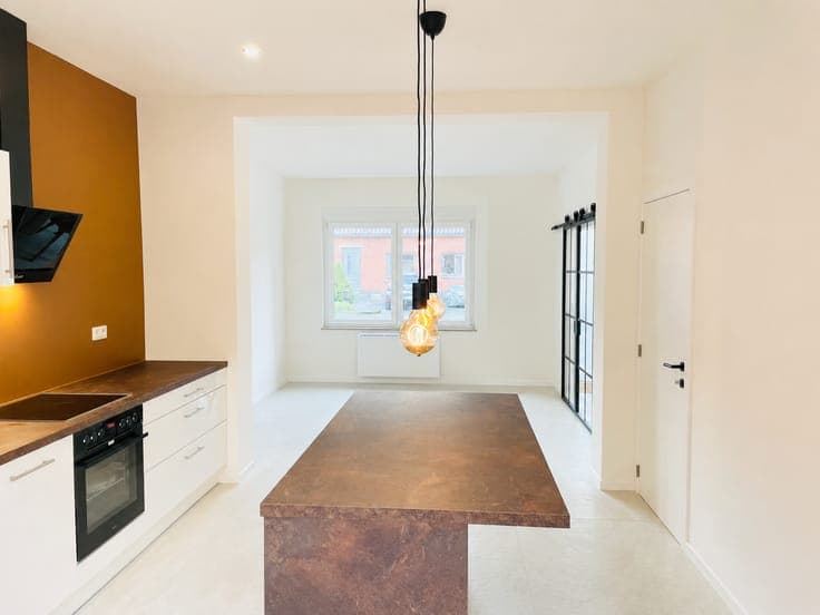 Superb semi-detached 3-bedroom home