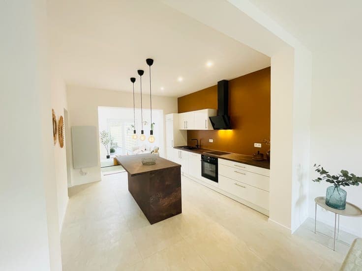 Superb semi-detached 3-bedroom home