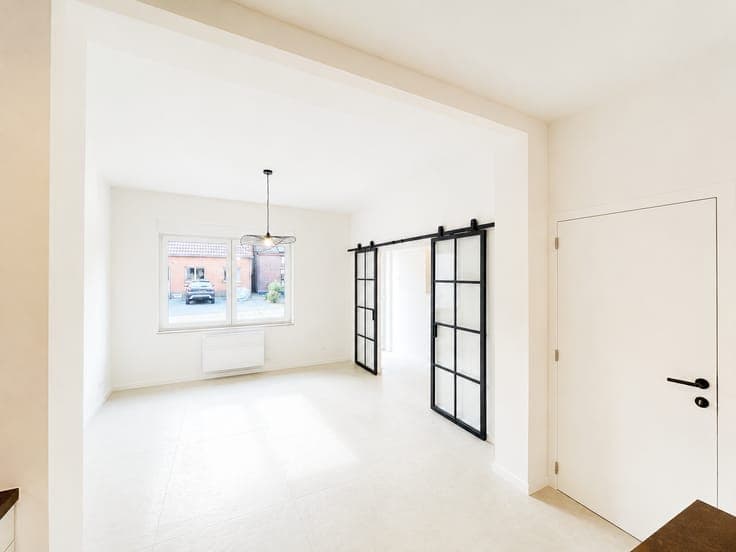 Superb semi-detached 3-bedroom home