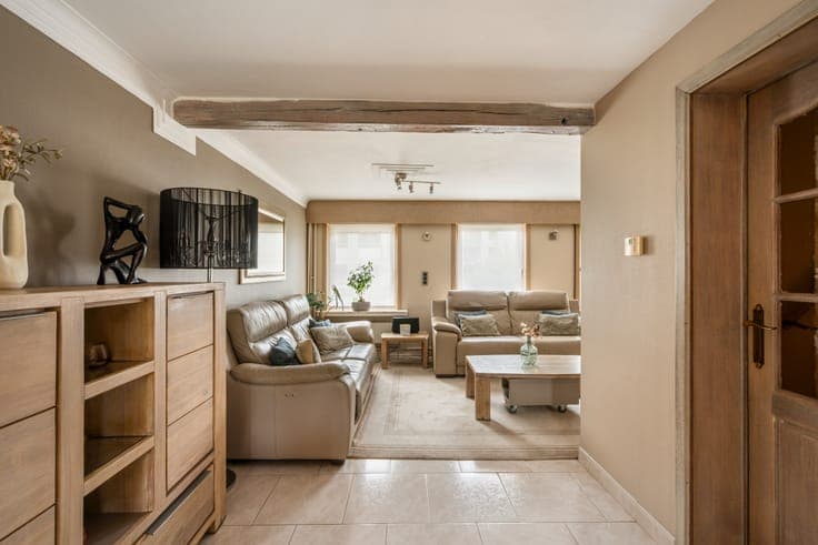 Well-maintained city home with garage and multifunctional s
