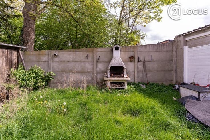 Spacious family home with 3 bedrooms garden and garage
