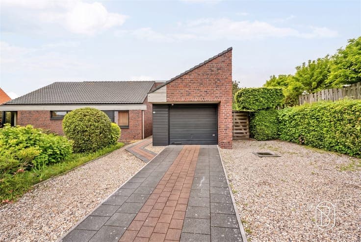 Spacious detached four-sided home with 3 bedrooms.