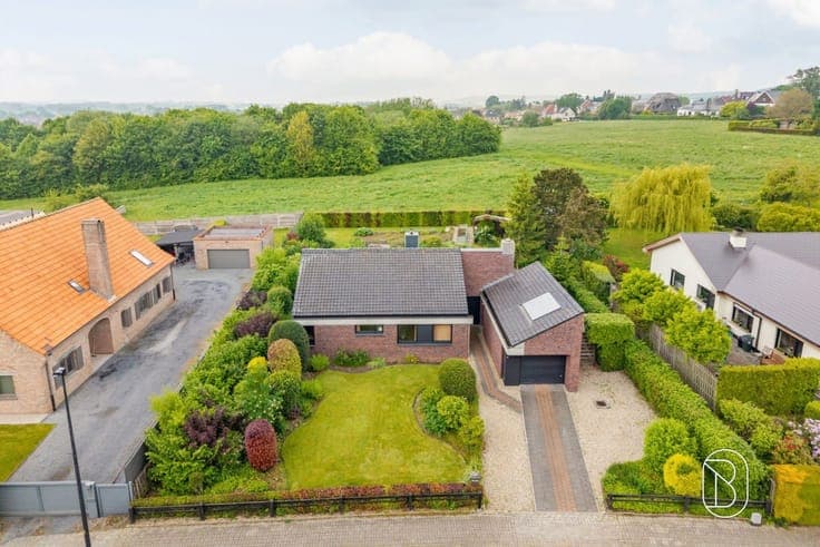 Spacious detached four-sided home with 3 bedrooms.