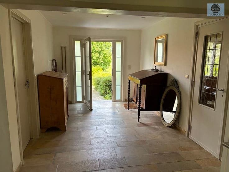 VERY NICE OPEN-PLAN HOME WITH 7 ROOMS