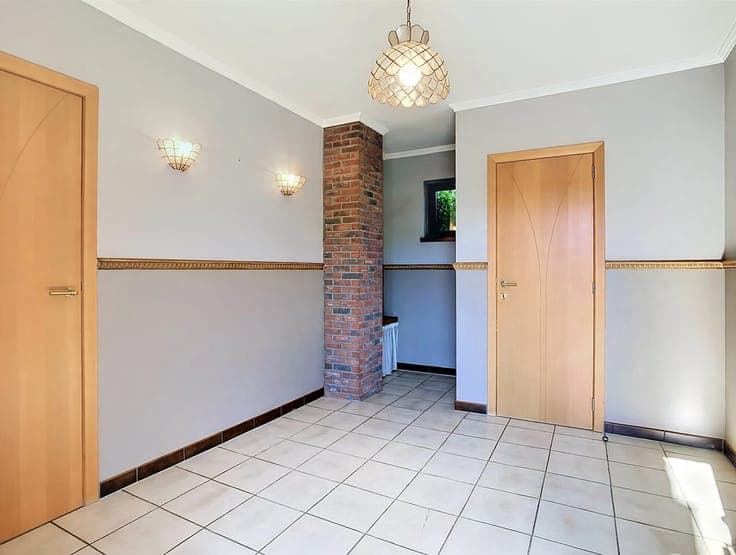 Villa with 3 beds, office & large plot