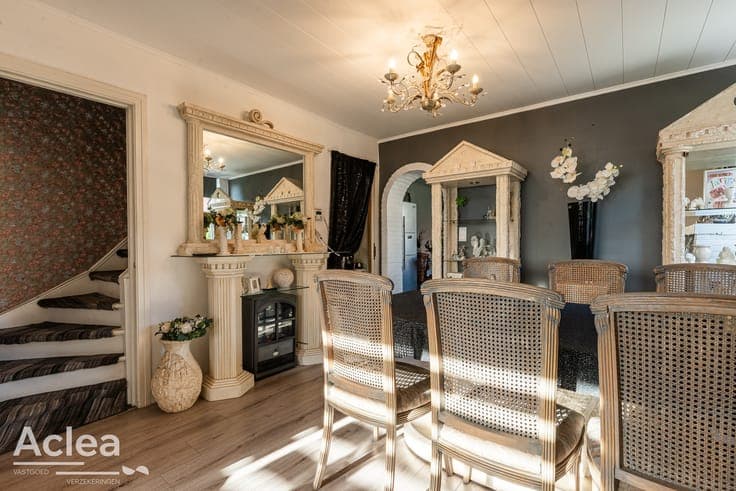 Halfopen woning met 3 slaapkamers, garage en leuke tuin i...