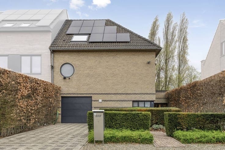 Kangaroo house of no less than 370 m² for sale in Wilrijk.
