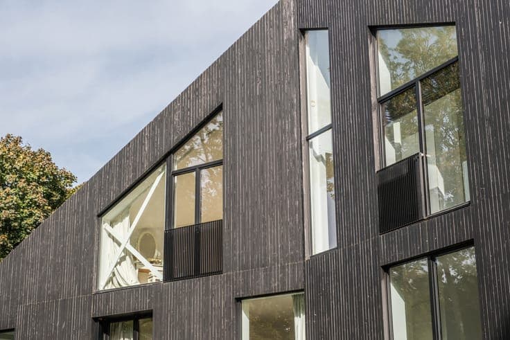 Award-winning architect-designed villa and open to nature