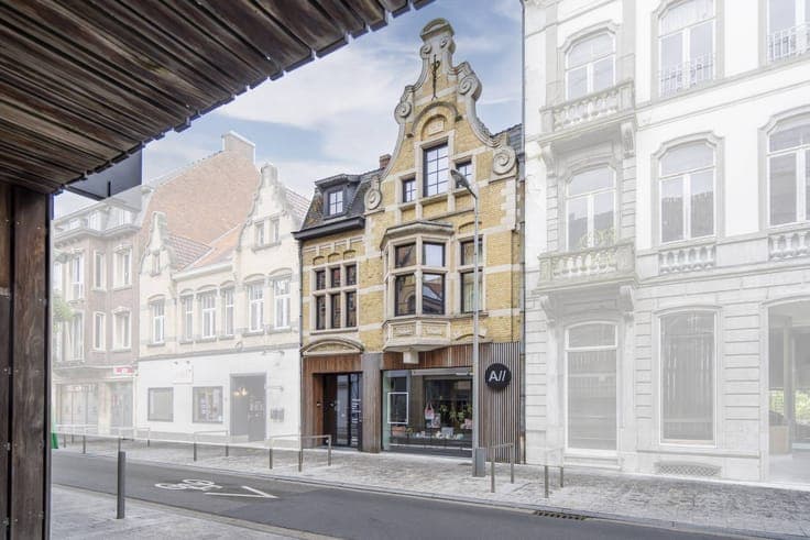 Beautifully renovated townhouse for sale.