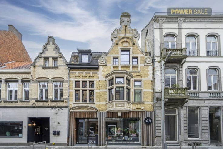 Beautifully renovated townhouse for sale.
